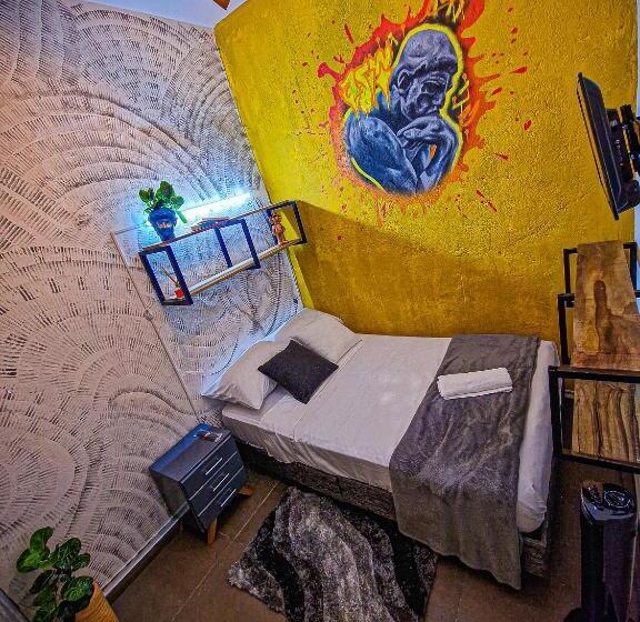 标准间, Urban Hostal Bar