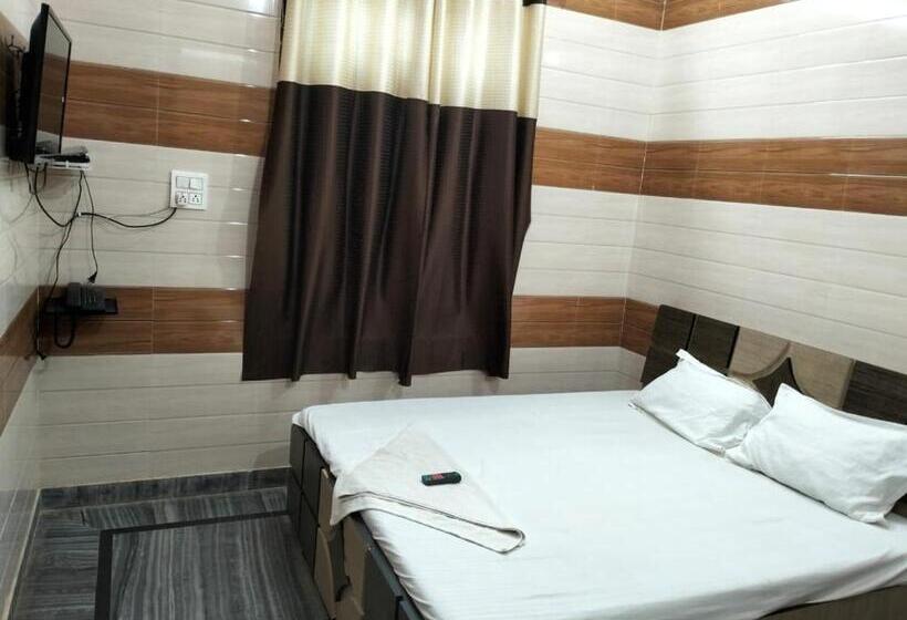 Номер Deluxe, Suresh Guest House & Hotel By Wb Inn
