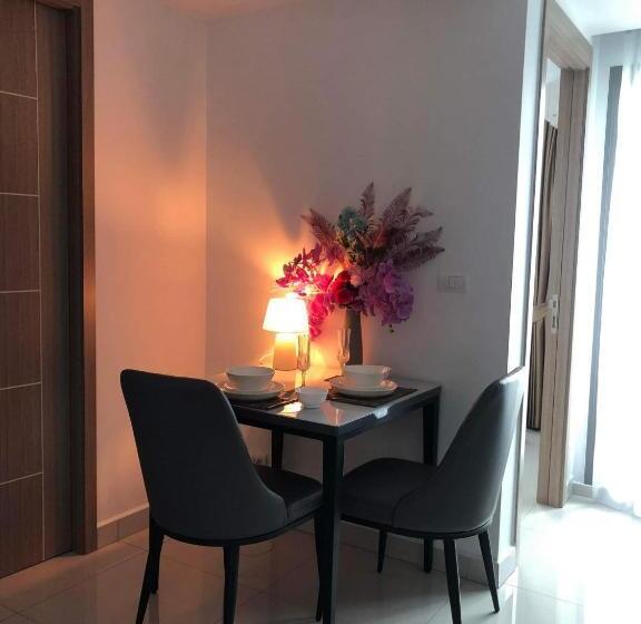 Quarto Deluxe com Sacada, Arcadia Continental Pattaya