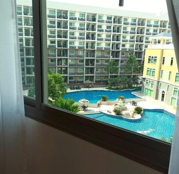 Quarto Estandar Vista Piscina, Arcadia Continental Pattaya