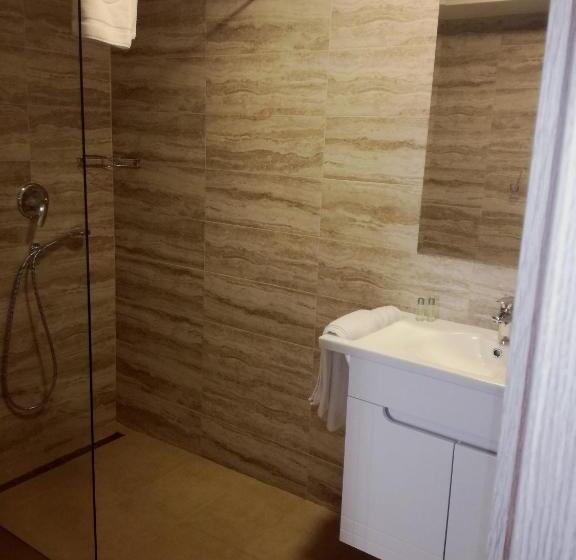 اتاق استاندارد یک نفره, Skala