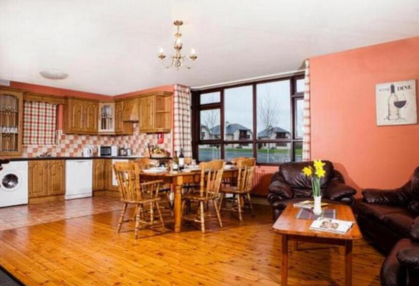 침실 4개 아파트, Gold Coast Resort Dungarvan