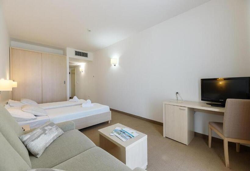 اتاق کلاسیک سه تخته, Family Hotel Adria   All Inclusive