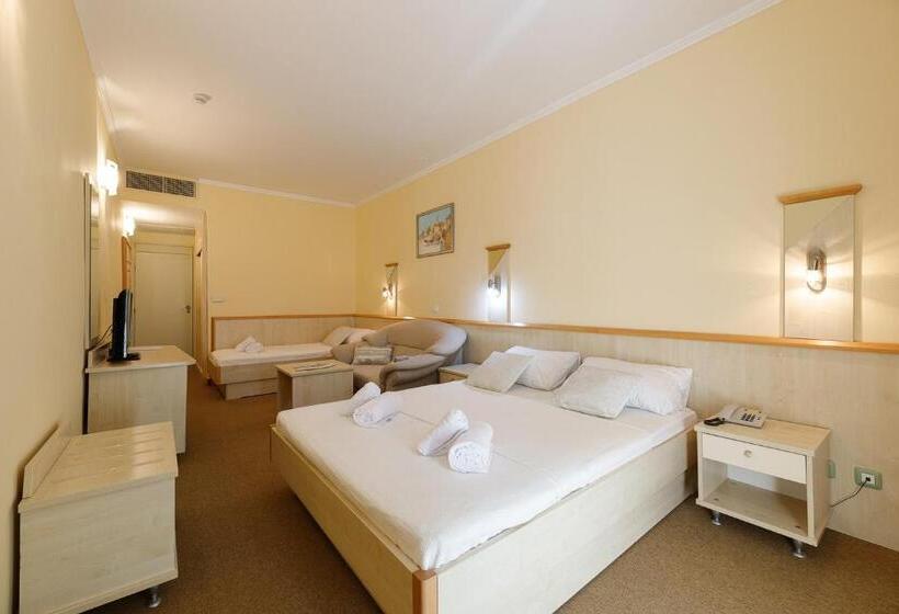 اتاق استاندارد سه تخته با بالکن, Family Hotel Adria   All Inclusive