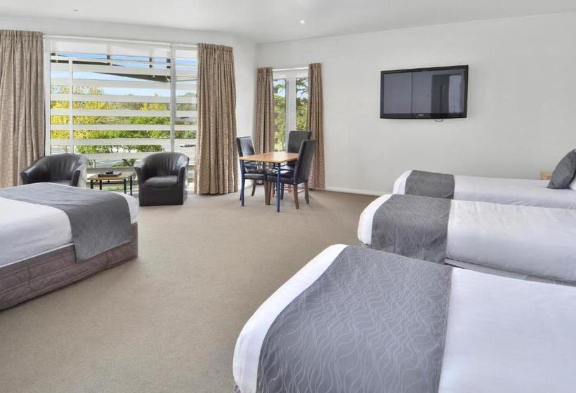 Family Suite, Poenamo