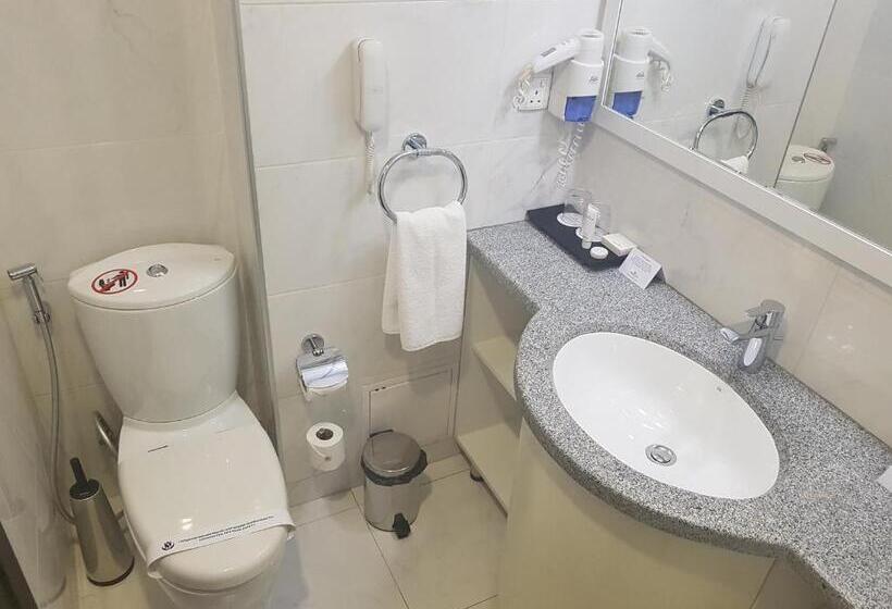 带大床的标准间, Ramada By Wyndham Bishkek Centre