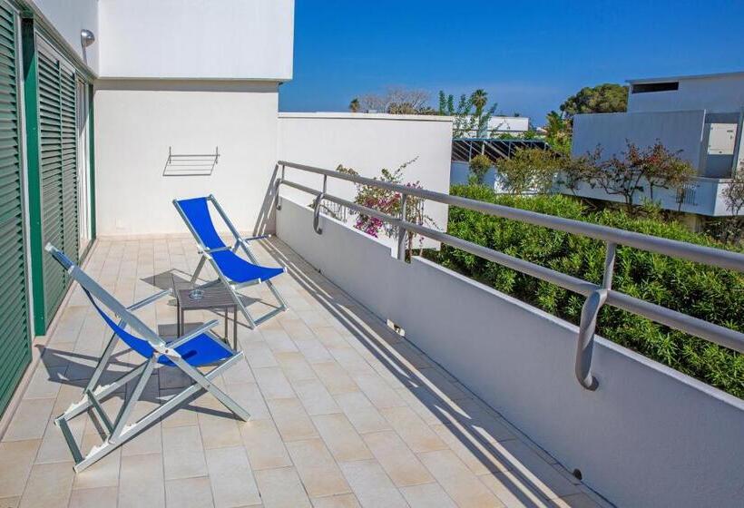 Номер Стандарт Трехместный, Robinson Apulia  All Inclusive