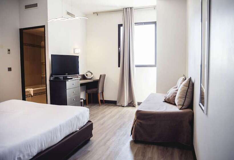 Четырехместный Номер Стандарт, Aeroport Hotel   Parc Expo