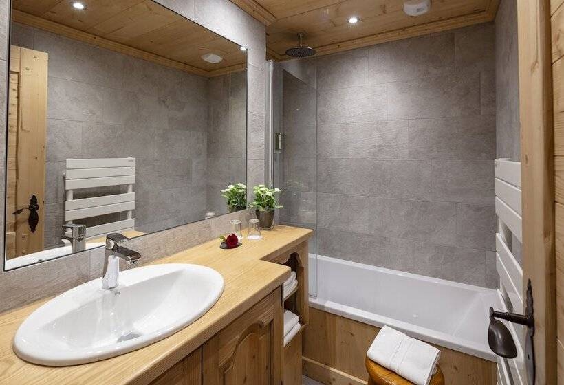 اتاق استاندارد سه نفره, Chalethôtel Neige Et Roc, The Originals Relais