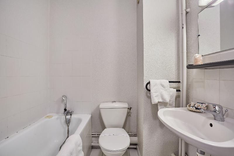 Номер Стандарт, Hôtel Cinépole   Proche Paris