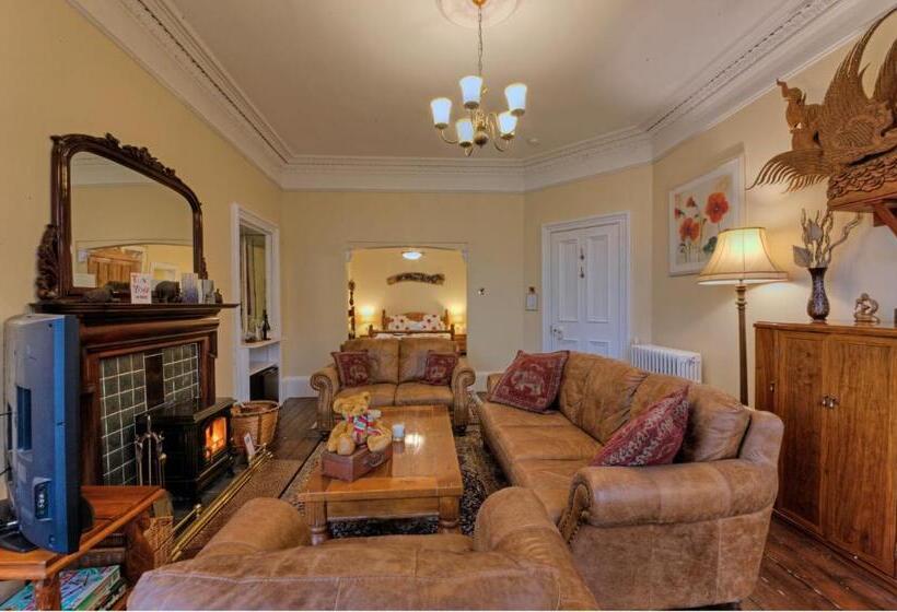 스위트 킹사이즈 침대, Knap Guest House