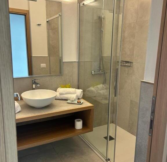 اتاق استاندارد با بالکن و چشم‌انداز دریا, Rooms, Affittacamere Maksim
