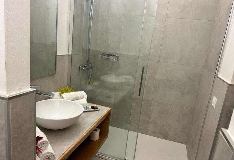 اتاق استاندارد با بالکن و چشم‌انداز دریا, Rooms, Affittacamere Maksim