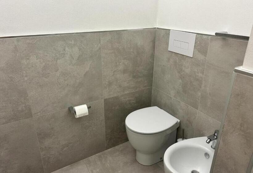 اتاق استاندارد با بالکن و چشم‌انداز دریا, Rooms, Affittacamere Maksim