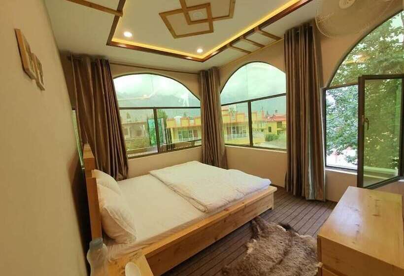 اتاق لوکس, Hikk Inn