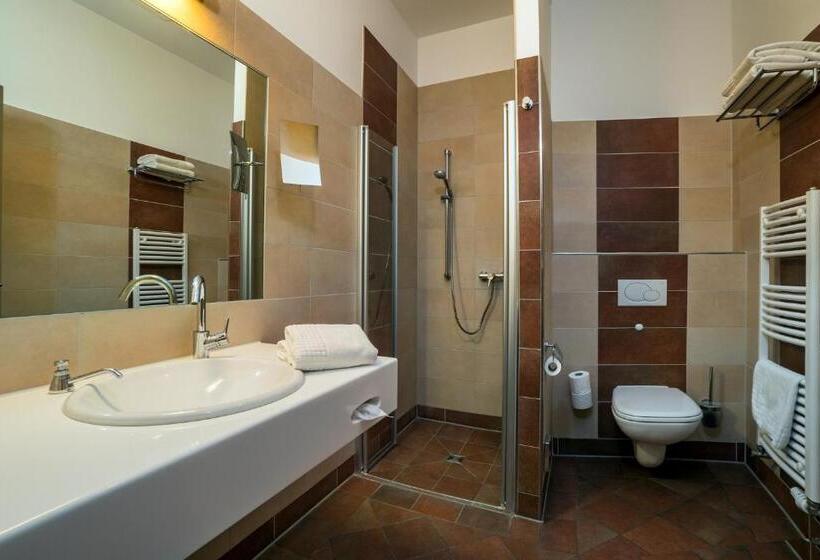 Family Suite, Wald