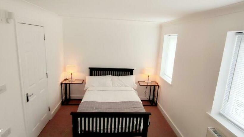 غرفة قياسية, Birds Nest Residency