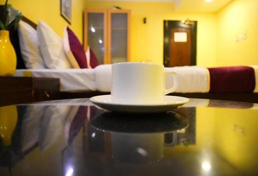 带大床的复式套间, Nakshatree Hotels, Maruthi Residency  Mogappair