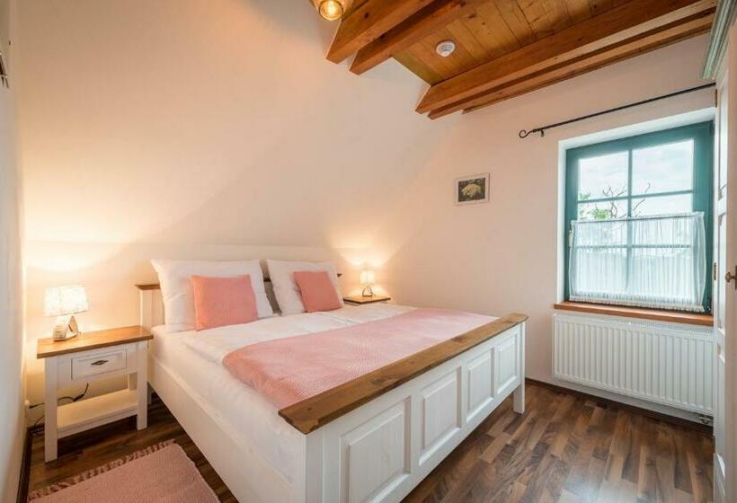 Люкс Кровать Кинг, Vinařství Vrátil   Penzion