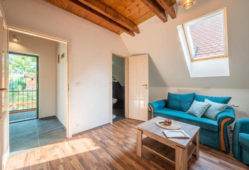 Люкс Deluxe Кровать Кинг, Vinařství Vrátil   Penzion