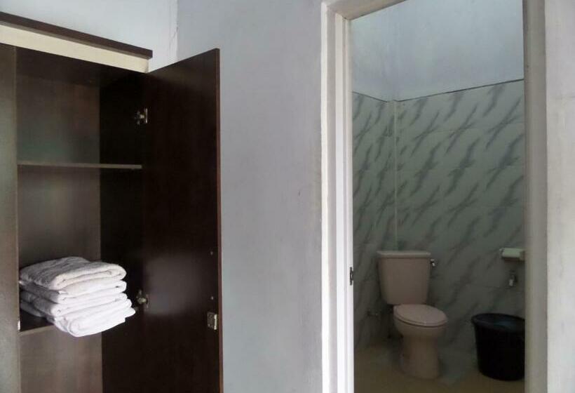 Номер Стандарт 2 Двуспальные Кровати, Km 31 Sujono Guesthouse