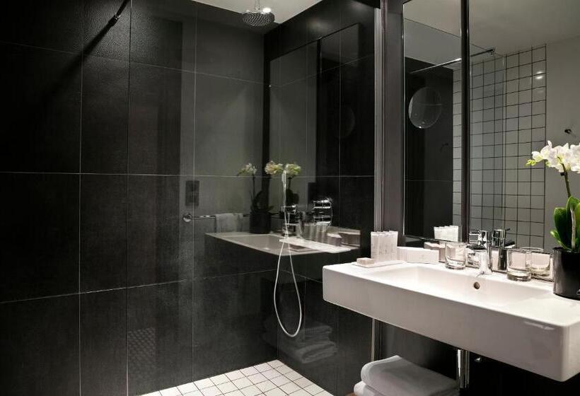 Family Connecting Room, Melia Paris La Defense