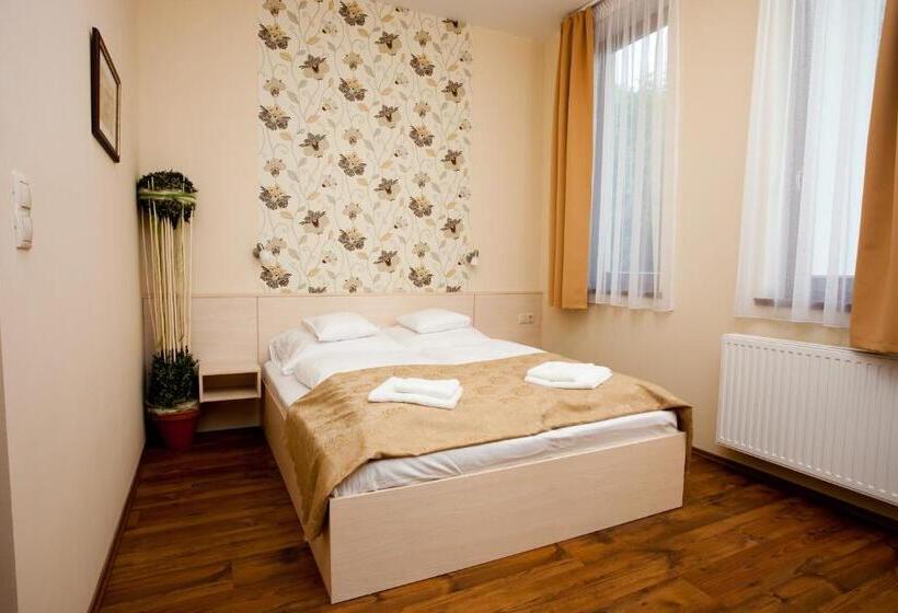 Номер Стандарт, Piroska Csárda és Panzió