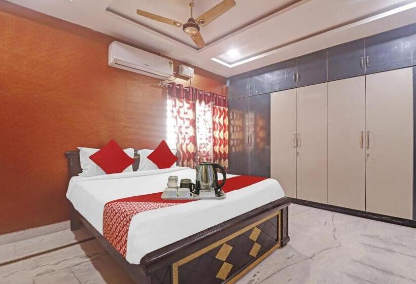 Номер Deluxe, O Royal Stay Near Mantra Mall