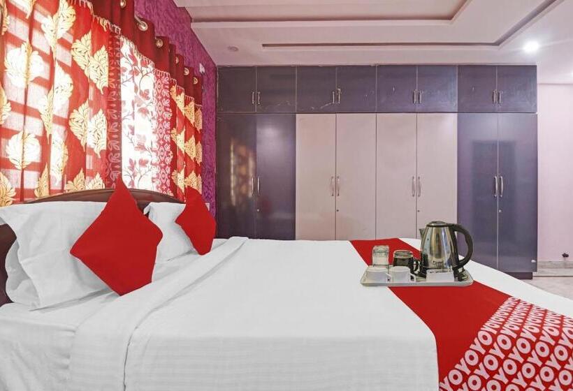 Номер Deluxe, O Royal Stay Near Mantra Mall