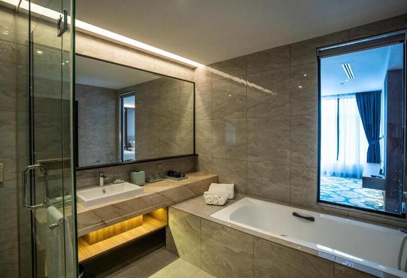 سوییت, Christee Suites