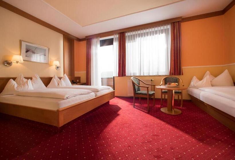 Семейные Апартаменты 3 Спальни, Restaurant Schachenwald