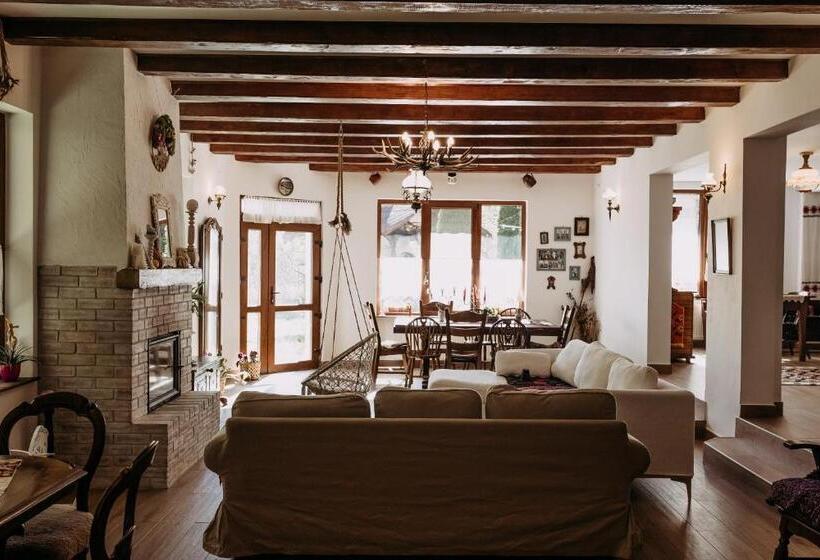 Вилла 1 Спальня, Casa De Sub Munte