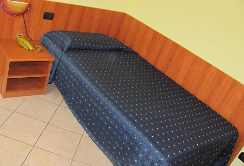 اتاق استاندارد یک نفره, Albergo Hotel Giardino