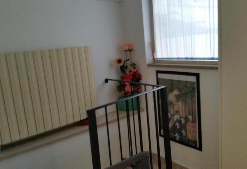 Трехместный Номер Стандарт с Балконом, Affittacamere Il Giramondo