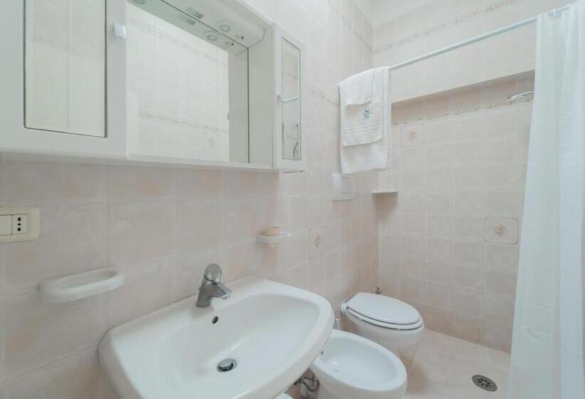 带1个卧室带花园景观的公寓, Residence Baia Delle Grazie