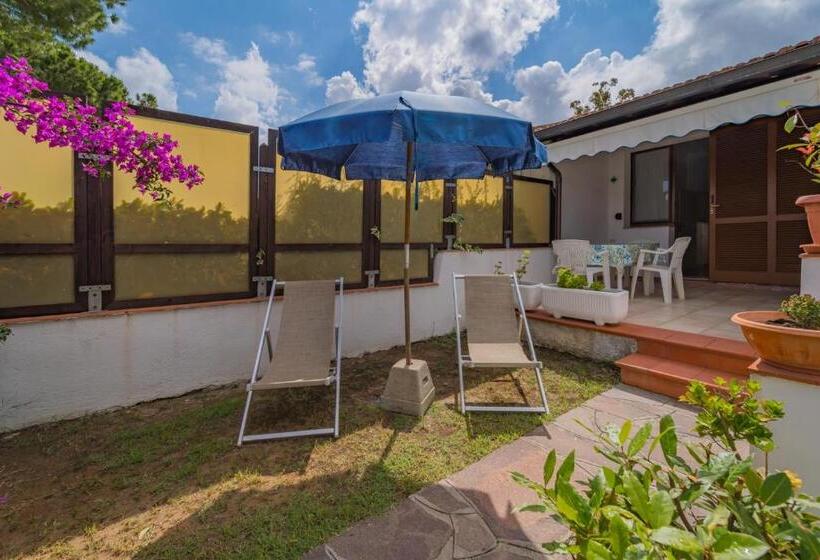 带1个卧室带花园景观的公寓, Residence Baia Delle Grazie