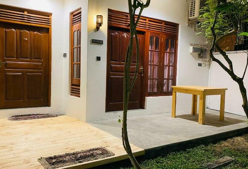 Номер Economy, Kiara Sands Hotel Mirissa