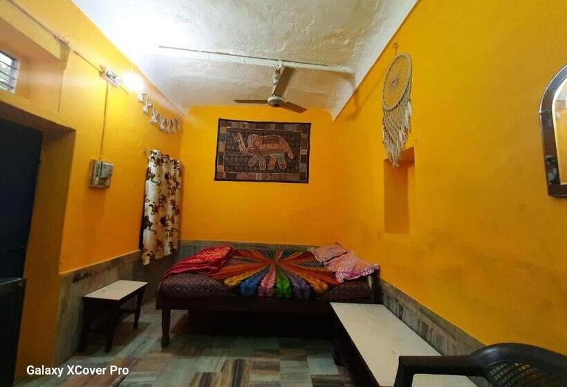 经济房, Shiva Guest House