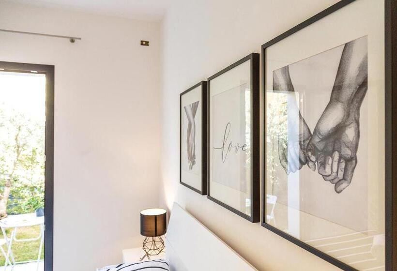 اتاق لوکس, Alexander B&b