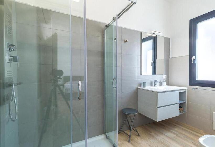 اتاق لوکس, Alexander B&b