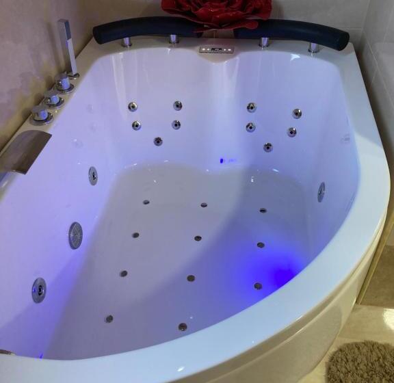اتاق استاندارد با وان آب گرم, B&b La Reggia Di Rihanna Spa