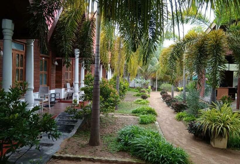 اتاق لوکس با چشم‌انداز باغ, Elegant Green Beach Resort