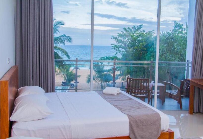 اتاق لوکس با چشم‌انداز دریا, Marakolliya Beach Resort