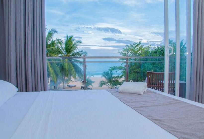 اتاق لوکس با چشم‌انداز دریا, Marakolliya Beach Resort