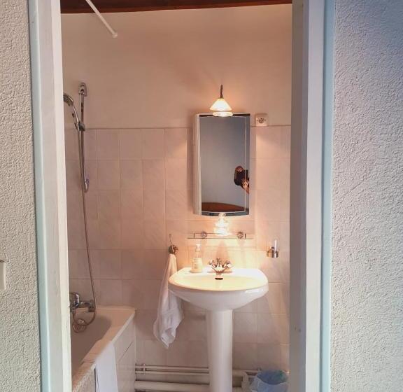 Трехместный Номер Классика, Ferme équestre & Chambres D Hôtes Gateau Stables Proche Guédelon