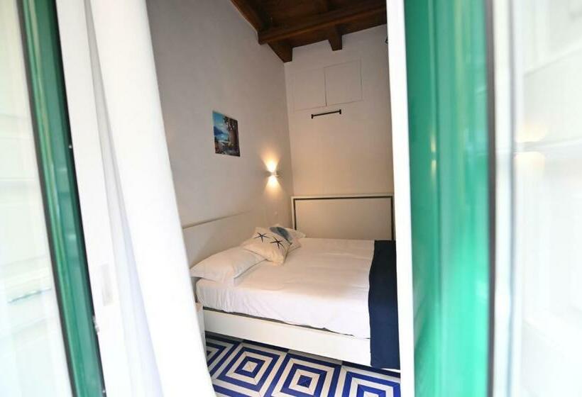 اتاق استاندارد سه تخته با بالکن, La Memolina B&b