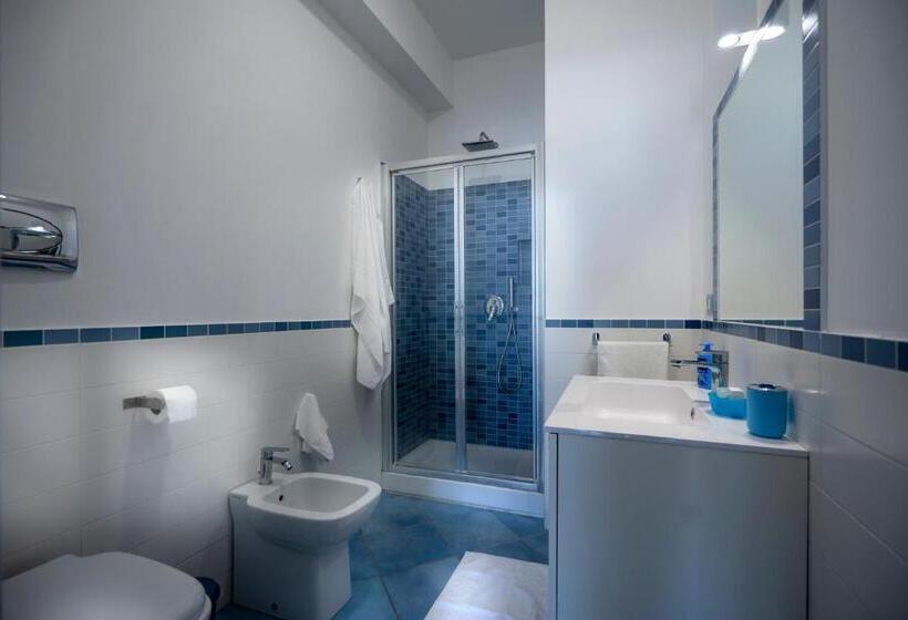 اتاق لوکس با تخت بزرگ, B&b Stella Marina
