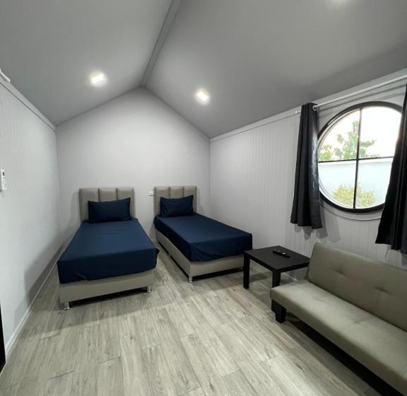 Трежместный Номер Economy, Chics Resort ชิคส์รีสอร์ท