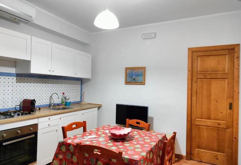 اتاق استاندارد چهارنفره با چشم‌انداز باغ, B&b Antico Casale
