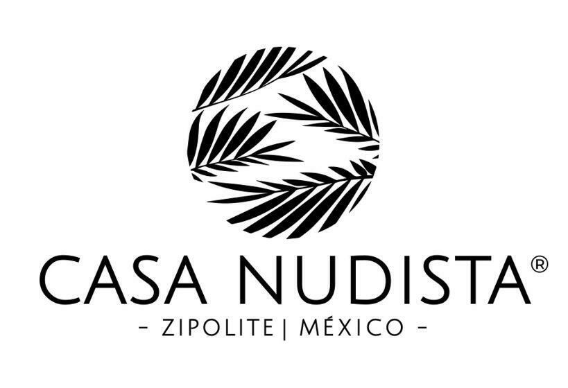 スタンダードバンガロー, Casa Nudista   Lgbt